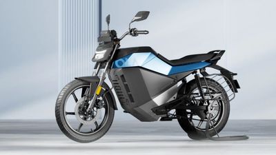 501 KM റേഞ്ചുള്ള ഇലക്‌ട്രിക് ബൈക്കിന് ഒറ്റയടിക്ക് 60,000 രൂപ കുറച്ചു! ശരിക്കും പെട്രോൾ ബൈക്കുകളുടെ അന്തകനായി