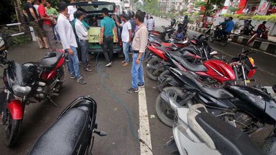 பழைய வாகனங்களை ஒழித்து கட்ட அரசு அதிரடி திட்டம்... ரகசிய தகவல் வெளியே கசிந்ததால் நடுக்கத்தில் மக்கள்...