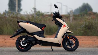 ஆரம்பத்திலேயே பேட்டரிக்கு காசுக்கு கொடுக்க வேண்டாம்! நிறைய வாகனங்களின் விலை 1 லட்ச ரூபா கூட இல்ல!