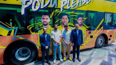 ஏர்போர்டில் இருந்து வருவதற்கு பஸ் ரெடி! சிஎஸ்கே ஜெர்சியில் இடம்பிடித்த பிரபல பஸ் & லாரி தயாரிப்பு கம்பெனி!