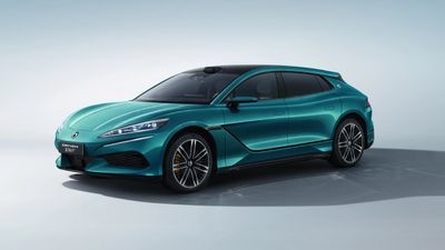 1,036 கிமீ ரேஞ்சு, வெறும் 5 நிமிடங்களில் அதிவேக சார்ஜிங் அம்சங்களுடன் வெளியானது புதிய எலெக்ட்ரிக் கார்!