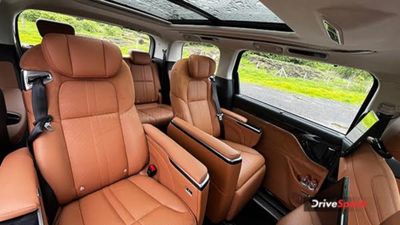 7இல் இருந்து 8 பேர் வரையில் போனாலும் கொஞ்சமும் சிரமம் இருக்காது! சாலையில் மிதக்கும் மினி கப்பல்!