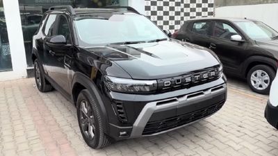 15.89 லட்சத்தில் கிடைக்கும் புதிய ரெனால்ட் கார்! ஷோருமில் காரை பார்க்கும்போது இந்த விலை கம்மி!