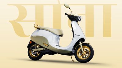 24-கேரட் தங்க தகடு உடன் ஓலா எலெக்ட்ரிக் ஸ்கூட்டர்! அட்சய திருதியைக்கு இந்த ஆஃபரை யாரும் எதிர்பார்க்கல!