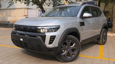 ஷோரூமில் அதிக விலை வேரியண்ட்டை தலையில் கட்ட பார்ப்பார்கள்... கம்மி விலையில் வாங்க இந்த வேரியண்ட்டே போதும்!