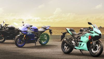 R25 மற்றும் R3 பைக் மாடல்களை அப்டேட் செய்யும் யமஹா.. பவர்ஃபுல்லான ட்வின் சிலிண்டர் இன்ஜின் பைக்குகள்!