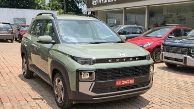 అందరి చూపులు షోరూమ్ వైపే.. సందడి చేస్తున్న కొత్త హ్యూందాయ్ కారు.. ఎంట్రీ ఇచ్చిన ఎక్స్టర్