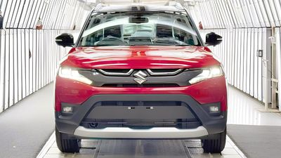 పేద–మిడిల్ క్లాస్కు దేవుడు.. మార్కెట్లో నంబర్ వన్! ప్రతిచోటా ఈ కంపెనీ షోరూమ్ల ముందు భారీ క్యూ