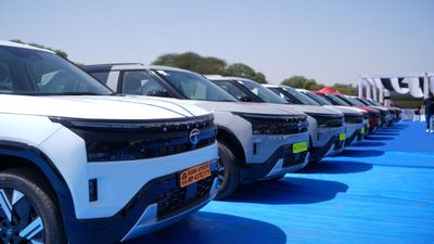 ఒక్కరోజులో 100 కార్లు.. ఈ కారు డిమాండ్ ఎక్కడికి చేరిందో చూడండి! టాటా సియెర్రా రికార్డ్ క్రేజ్! 