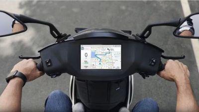 డ్రైవింగులో ఫోన్ చూడక్కర్లేదు..ఈ స్కూటరే అన్నీ చెబుతుంది..టచ్ స్క్రీన్ డిస్‌ప్లే ఉన్న టాప్ 5 స్కూటర్లు ఇవే