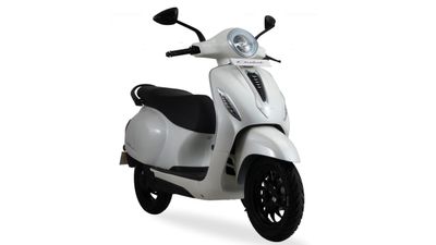 టూ వీలర్ల రాజ్యంలో చేతక్ హవా.. ఐదు బైకులను తొక్కిపారేసి నంబర్ 2 స్థానానికి