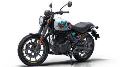 వచ్చిందండి వయ్యారీ.. మరింత అందంగా, సరికొత్తగా, స్పెషల్‌గా రెడీ చేసిన రాయల్ ఎన్‌ఫీల్డ్ బైక్! 