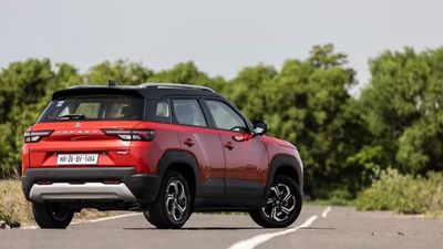 రోడ్డు మీద చూస్తే ప్రతి రెండో కారు బ్రెజ్జానే.. ఏంటి బాబూ ఈ రేంజ్ క్రేజ్.. 12 నెలల్లో 1.80 లక్షల మంది ఫిదా