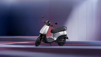  రూ.1.29 లక్షలకే 320 కి.మీ రేంజ్ ఇచ్చే కొత్త స్కూటర్ లాంచ్.. ఒక్కసారి ఛార్జ్ చేస్తే వారం మొత్తం తిరగొచ్చు