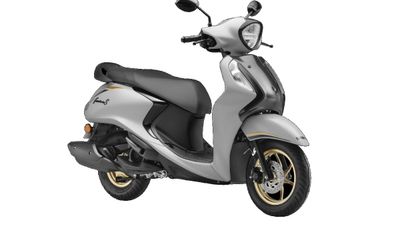 రూ. 76,500కే హైబ్రిడ్ స్కూటర్.. తక్కువ ధరలో ప్రీమియం ఫీల్.. కొత్త లుక్‌లో యమహా ఫాసినో