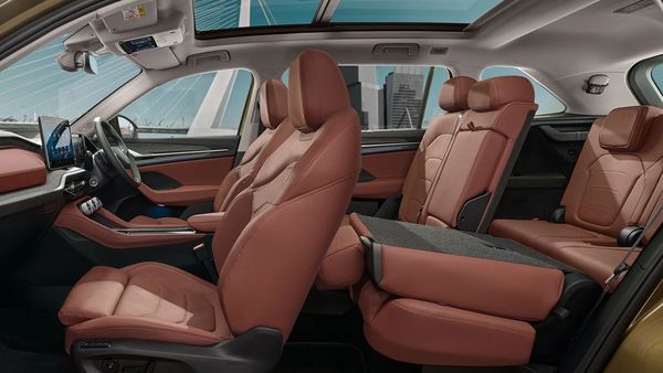 9 एयरबैग्स, पैनोरमिक सनरूफ और ADAS; Toyota Fortuner की टक्कर वाली SUV पर आया ₹5 लाख का डिस्काउंट, जानें कीमत