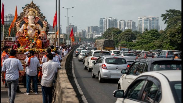 गणेश विसर्जन ट्रैफिक अलर्ट: आज कार डिलीवरी ले रहे हैं? ये 3 गलतियां आपका पैसा और समय बर्बाद करेंगी