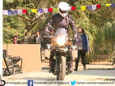 तस्वीरों की नजर से देखिए रॉयल एनफील्ड की यह 'रॉयल' मोटरसाइकिल