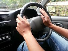 कार ड्राइव करते वक्‍त अगर आप इस डिवाइस का इस्‍तेमाल करते हैं तो है ख़तरनाक ! 
