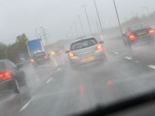 कार टिप्‍स : माॅनसून का मौसम आया, ज़रा संभलकर ड्राइव करें भाया 