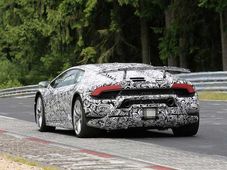 लैम्‍बॉर्गिनी सुपरलेगेरा कार को टेस्टिंंग के दौरान जर्मनी के नरबर्जिंग रेसट्रैक पर कैमरे में क�