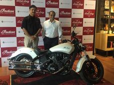 इंडियन माेटरसाइकिल की 999सीसी इंजन वाली 2016 स्‍काउट सिक्‍स्‍टी माेटरसाइकिल लॉन्‍च, कीमत 11.99 लाख