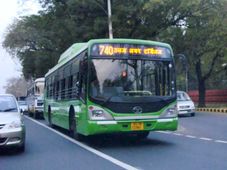 कारों से कहीं ज्यादा सुरक्षित हैं दिल्ली की बसेंः स्टडी