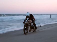 VIDEO: लकड़ी की बाइक, शैवाल का ईंधन, यह वास्तव में OMG बाइक है...