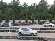 अपने सेगमेंट में सबसे सुसज्जित और सुरक्षित वाहन है टोयोटा इटियोस 