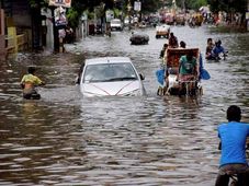 मुंबई बाढ़ से प्रभावित कारों के सर्विस सपोर्ट को आगे आया फॉक्सवैगन, ले सकते हैं निःशुल्क लाभ