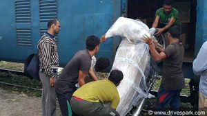 ट्रेन से अपनी मोटरसाइकिल को ट्रांसपोर्ट करना चाहते हैं? ये जानकारी आपके काम आ सकती है।