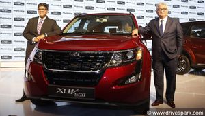 महिंद्रा की पॉपुलर एसयूवी XUV500 का फेसलिफ्ट वर्जन भारत में लॉन्च - कीमत 12.32 लाख से शुरू