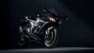 2018 Kawasaki Ninja ZX10R लॉन्च: कीमतें 6 लाख तक हुई कम - जानें क्यों
