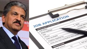 महिंद्रा ग्रुप में नौकरी देने के नाम पर ठगी - जरूर पढ़ें