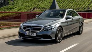 Mercedes-Benz जल्द पेश करेगा C-class का नया अवतार