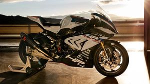 BMW ने लॉन्च की 85 लाख की रेस बाइक - जानें क्या है खास