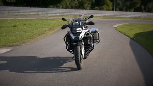 BMW R 1200 GS: बिना चालक के ही सड़क पर दौड़ती है ये हैरतंगेज बाइक