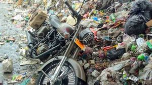 रॉयल एनफील्ड से नाराज ग्राहक ने अपनी 2.5 लाख की नई क्लासिक 500 पेगासस को कचरे में फेंका