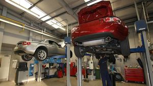 कार मेंटेनेंस से जुड़ी वो गलत बातें जिन पर आज भी आप करते हैं भरोसा