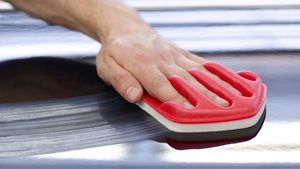 खबर काम की: जानिए, कार पॉलिस और वैक्स में क्या है अंतर?