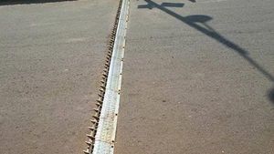 पुणे के बाद नोएडा की सड़कों पर भी लगेगा 'टायर  किलर', जानिए क्या है ये बला?