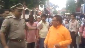 वाहन चेकिंग के दौरान पुलिस से भिड़े भाजपा नेता, पुलिस ने किया एफआईआर