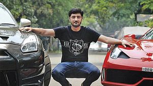 दिल्ली में लग्जरी कार में स्टंट करने वाला युवक पकड़ाया, निकला बीजेपी नेता का भतीजा