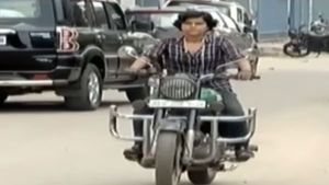 लेडी मैकेनिक करती है रॉयल एनफील्ड की रॉयल सवारी, शहर के लोग कहते है बुलेट रानी