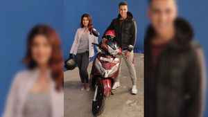 होंडा एक्टिवा 125 एफआई के साथ अक्षय कुमार ने ट्वीटर पर शेयर की तस्वीर