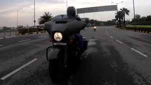 पुलिस ने रुकवाई हार्ले डेविडसन बाइक, जानिये क्या है पूरा मामला