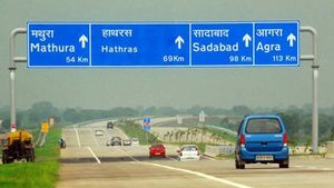 हाईवे पर चलते समय होते है यह 7 बड़े खतरें, आप भी होंगे इनसे अनजान