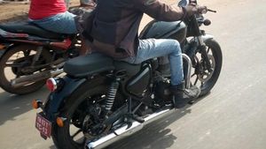 नई रॉयल एनफील्ड थंडरबर्ड को टेस्टिंग के दौरान किया गया स्पॉट, जल्द होगी लॉन्च