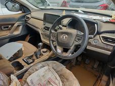 चमचमाती टाटा हैरियर डूबी पानी में, देखिये बाढ़ ने डीलरशिप में रखी कार का क्या किया हाल