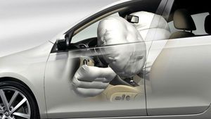 आपके कार में जरुरी है यह सेफ्टी फीचर्स, इनके बिना हो सकता है बड़ा खतरा